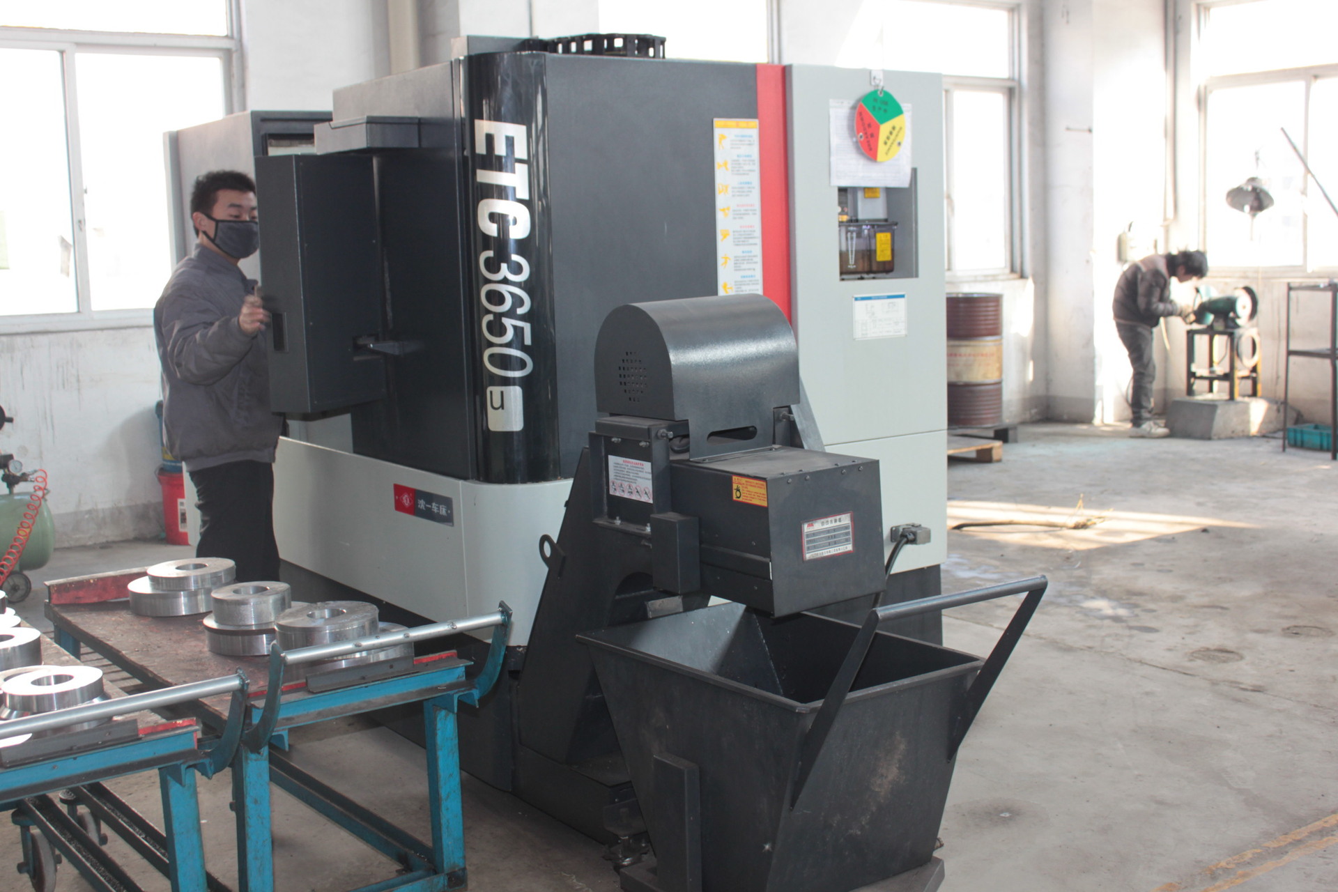 成型機配件轉軸 精密加工與防銹技術的關鍵